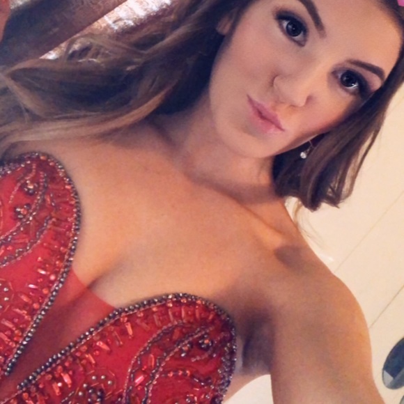 Meet your Posher, Mercedes - Picture 2 of 2